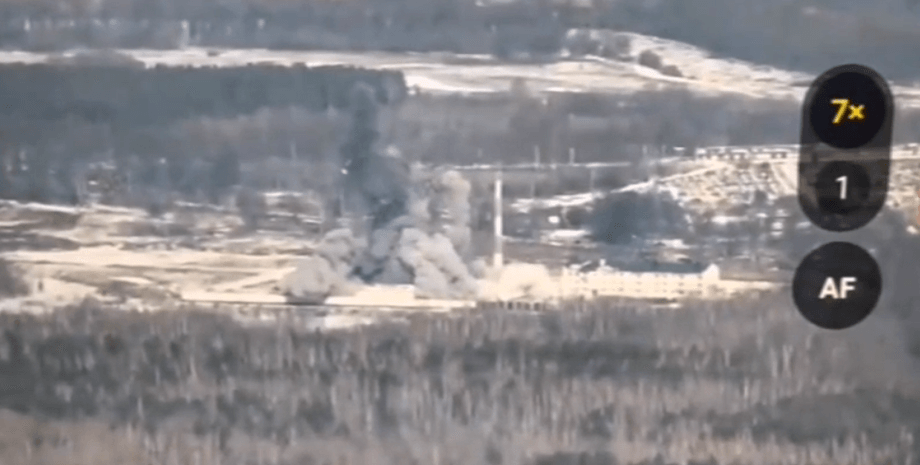 авиаудар, взрыв, прилет ракеты, удар по ФСБ