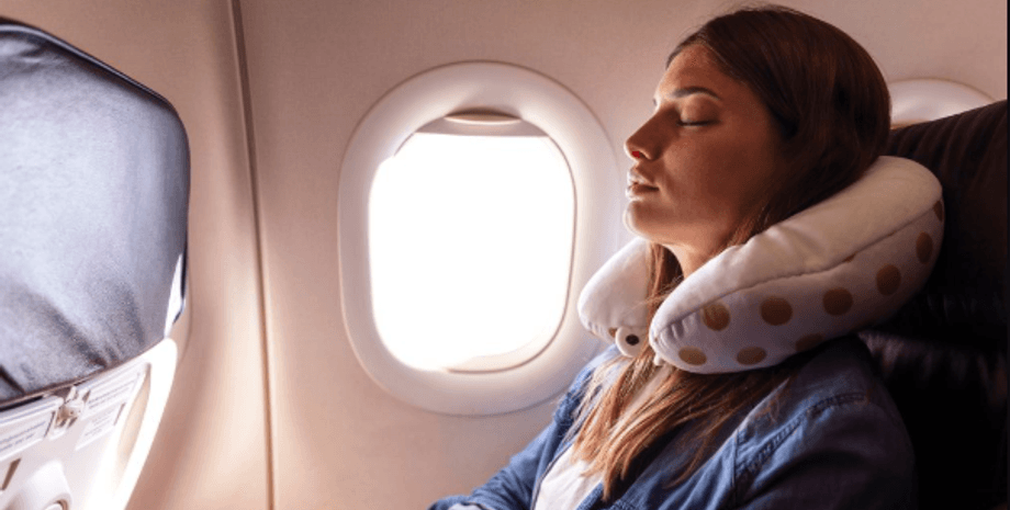 сон на борту самолёта