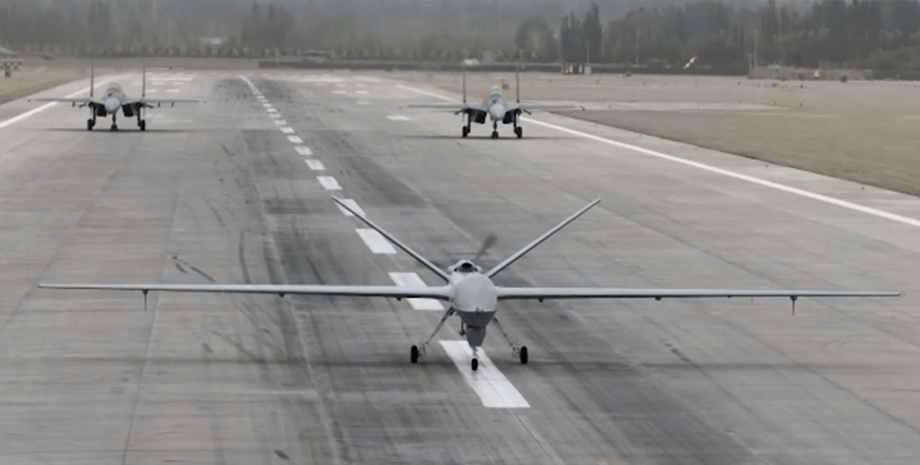 ВПС Китай, дрон, винищувачі