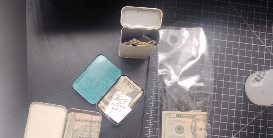 Мужчина нашел $521 в шкафу, который забрал бесплатно