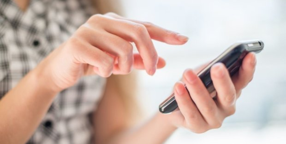 телефон в руках лучшие приложения для смартфонов Android