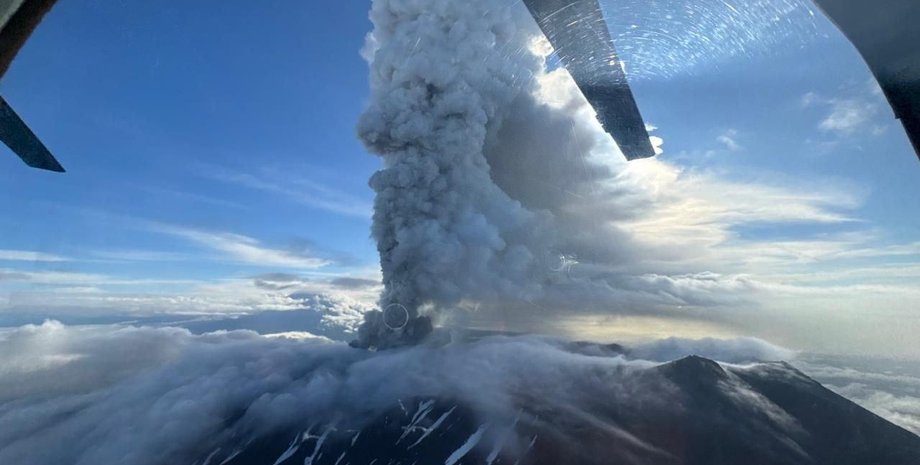 На Камчатці сталося виверження вулкана Крашеніннікова
