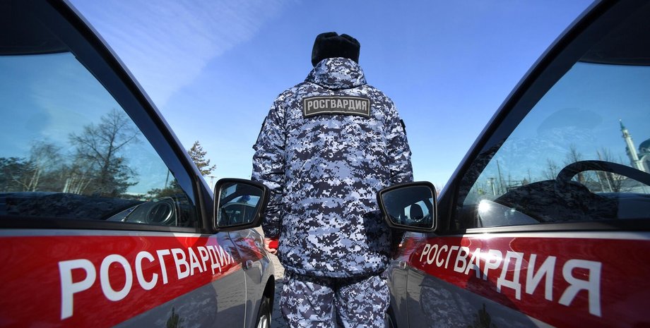 чоловік, воєнний, росгвардія, російський воєнний, автомобілі