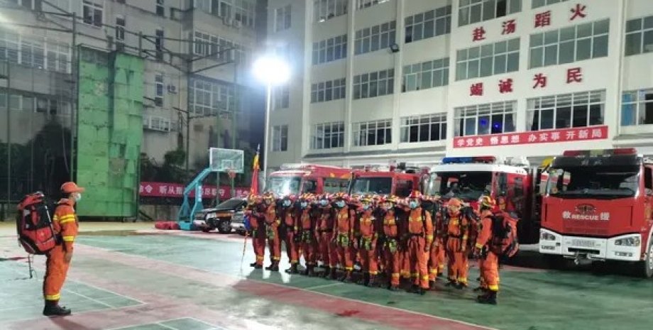 рятувальники, Китай, землетрус