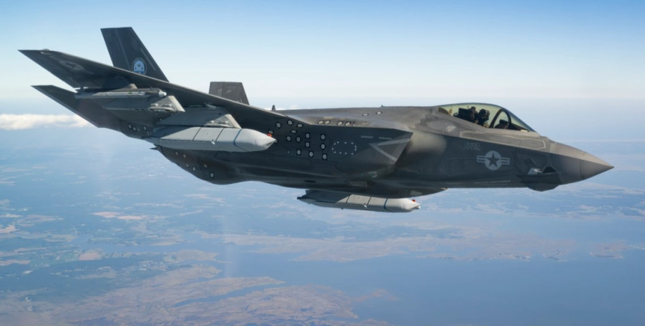 A pair of LRASM missiles was installed on external F-35C aircraft, but integrati...