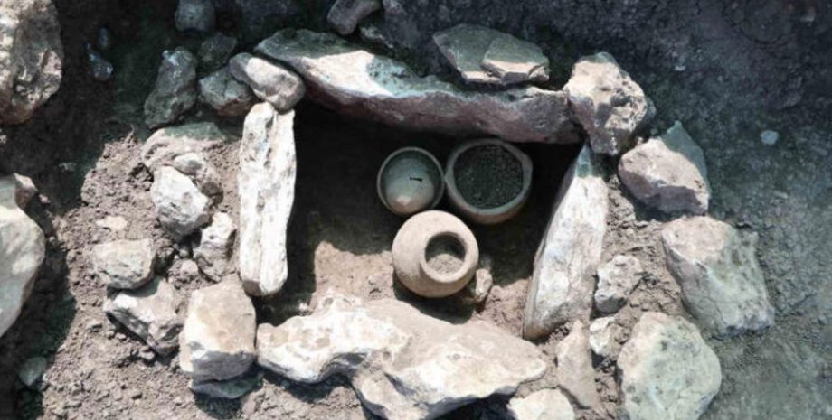 Археологи раскопали шесть могил