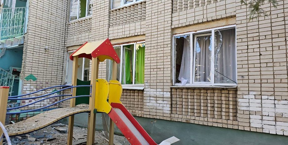 російські окупанти, обстріл, Херсон, дитячий садок, війна РФ проти України, російське вторгнення