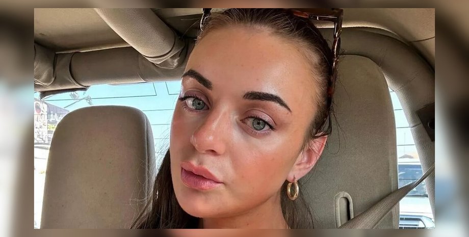 Женщина нашла нечто дорогое под ковром, удивительная находка, журналистка, ремонт в доме, паркет, пол, паркетное покрытие, соцсети