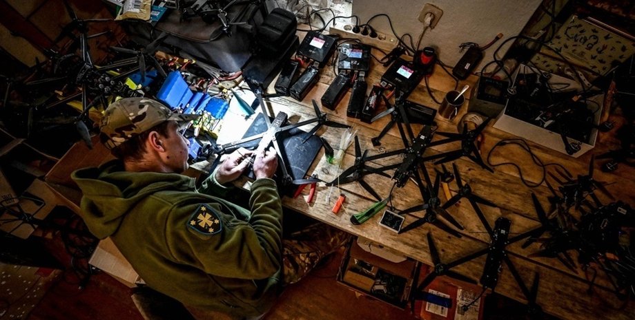 Обіцяли поставити дрони для держави: двоє бізнесменів з Києва вкрали 28 млн гривень і втекли