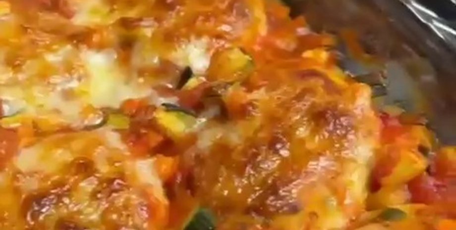 курячі котлети, томатний соус, м'ясні страви