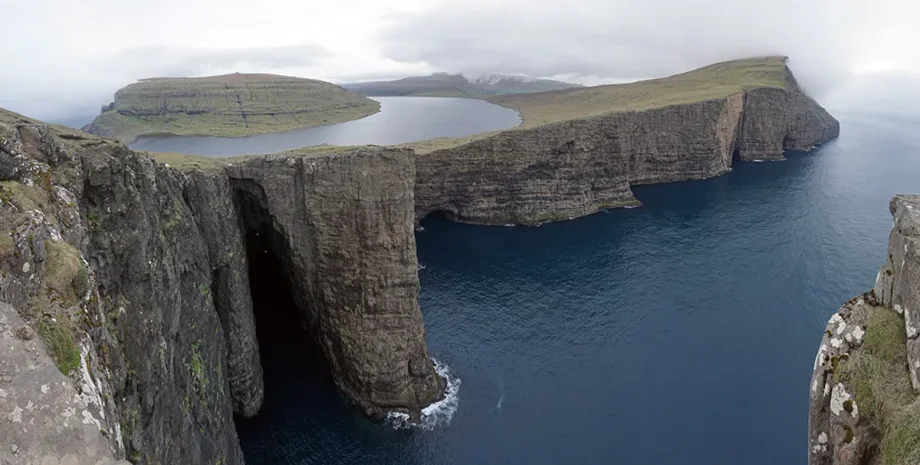 Сёрвогсватн , озеро, океан, море, водоем, Фарерские острова, оптическая иллюзия, чудо, планета земля