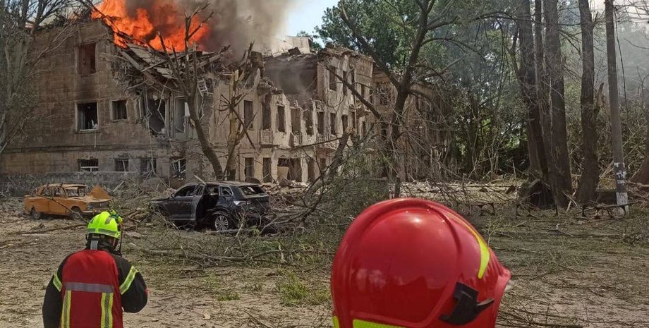 Днепр, ракетный удар, поликлиника, последствия атаки, спасатели, ГСЧС, пострадавшие