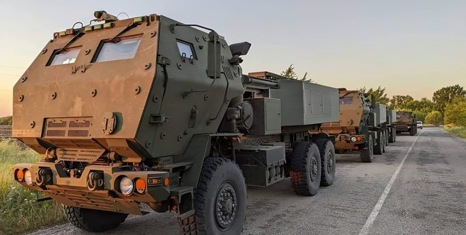 According to journalists, the Armed Forces used HIMARS to hit the Russians M30/3...