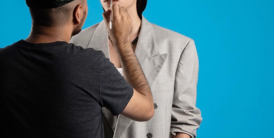 Ор Абрахам, модель