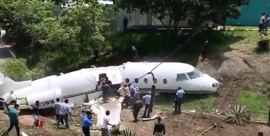 кадр из видео