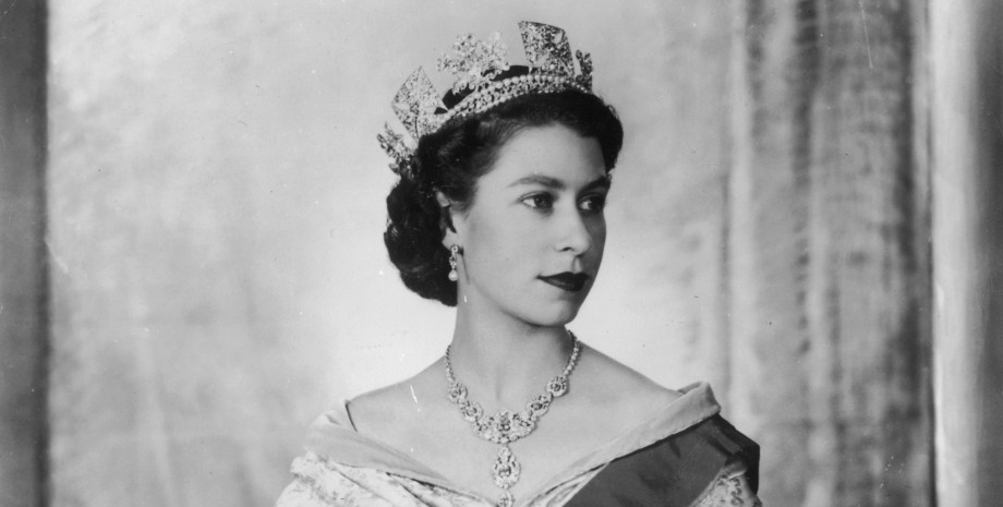 корона, Єлизавета II