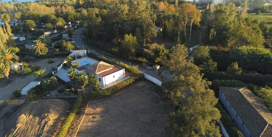 Корсика, археология, археологи, Франция, дом, керамика, сооружение, гробница, артефакт, находка, этруски, строительство, раскопки, фундамент, стены