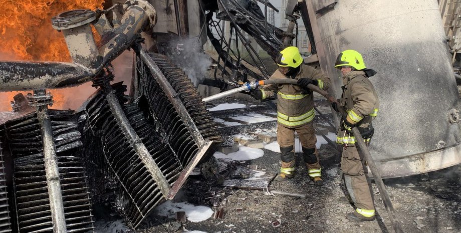 пожар на подстанции Россия уничтожает энергетическую инфраструктуру Украины