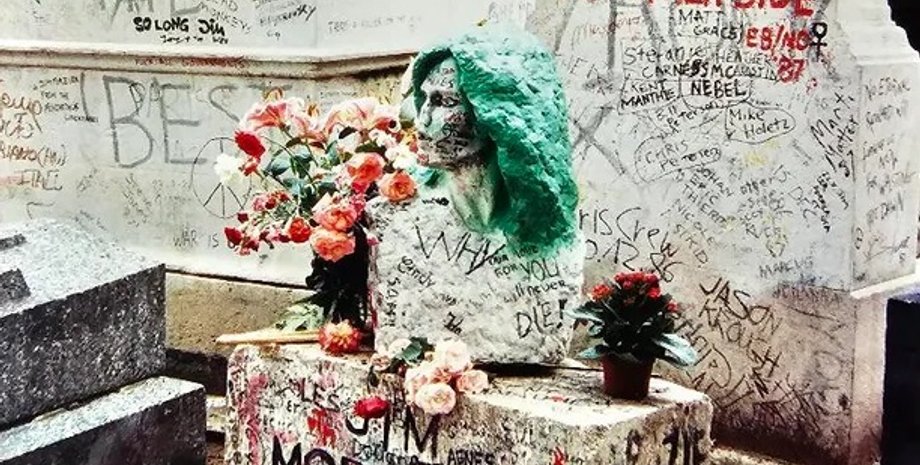 джим моррисон могила, Бюст Джима Моррисона