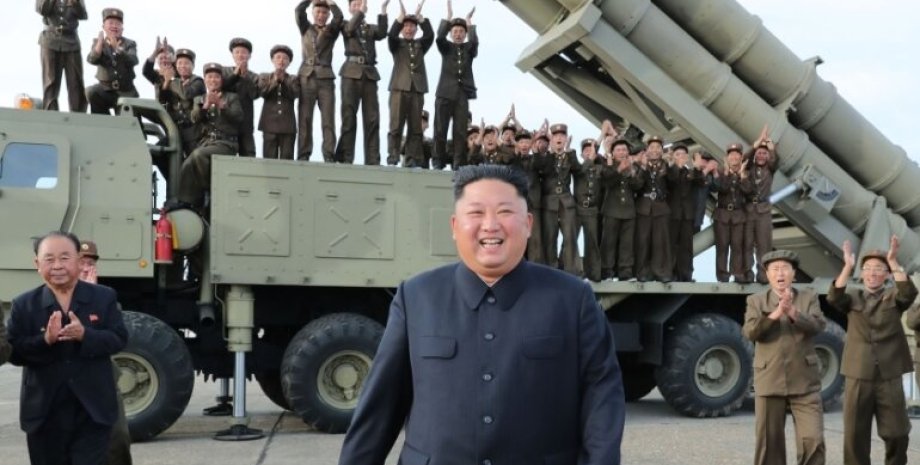 Ким Чен Ын, люди, оружие, фото