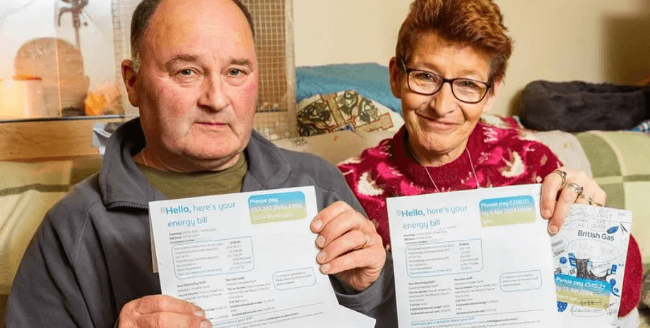 Подружжя отримало величезний рахунок за газ та електрику, рахунок за послуги, рахунок за комуналку, подружжя, гроші, величезний рахунок