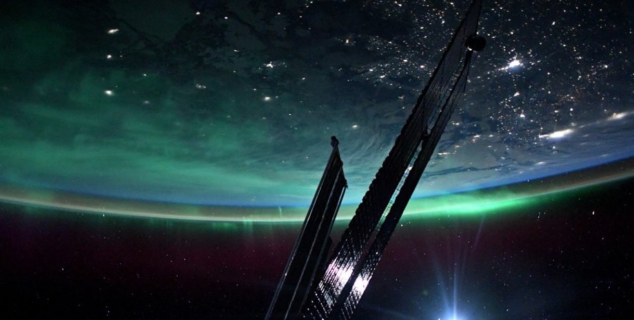 полярное сияние, космос, МКС
