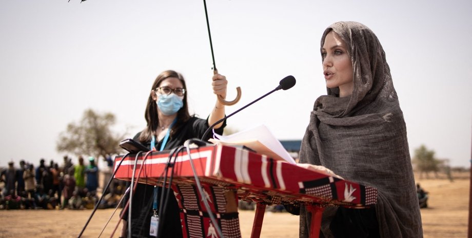 Анджеліна Джолі, табір біженців