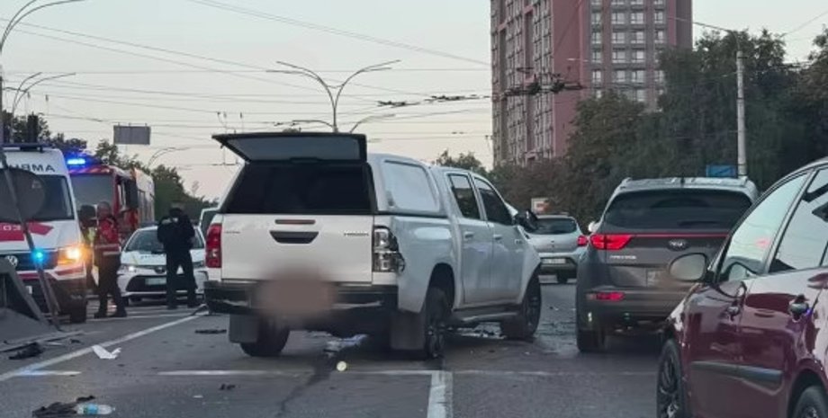 Военное авто выехало на встречную, погиб полицейский