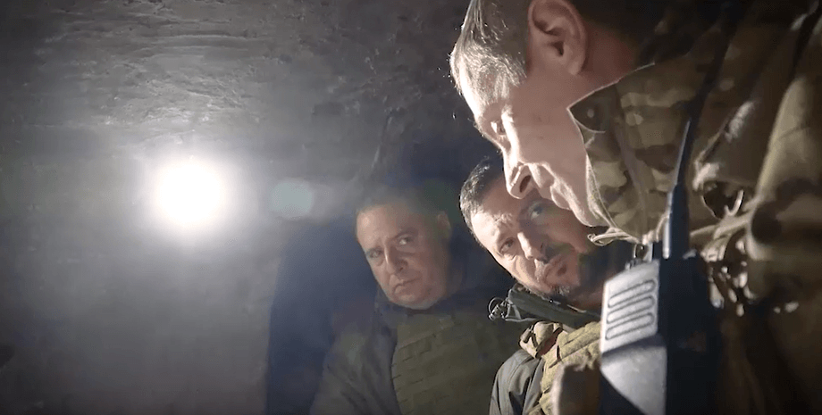 Владимир Зеленский заслушал доклад об оперативной обстановке в Работино