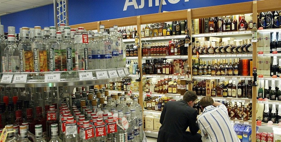 Продажа алкоголя / Фото: КоммерсантЪ