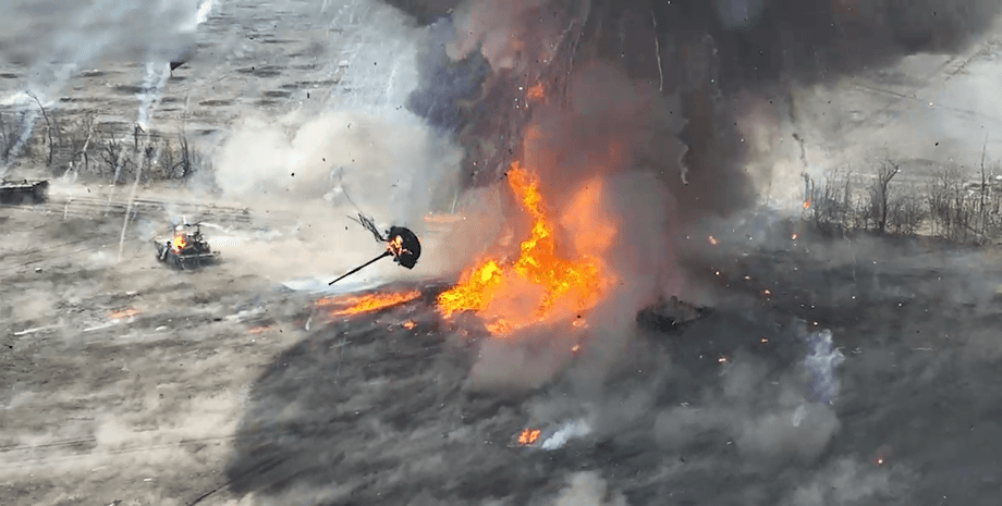 Детонація, вибух, танки, техніка, граната, БПЛА, війна в Україні, фото