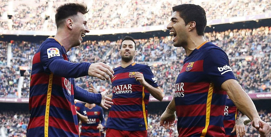 Месси и Суарес радуются первому голу / Фото: Reuters
