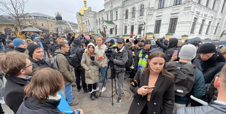 Протесты возле Киево-Печерской лавры
