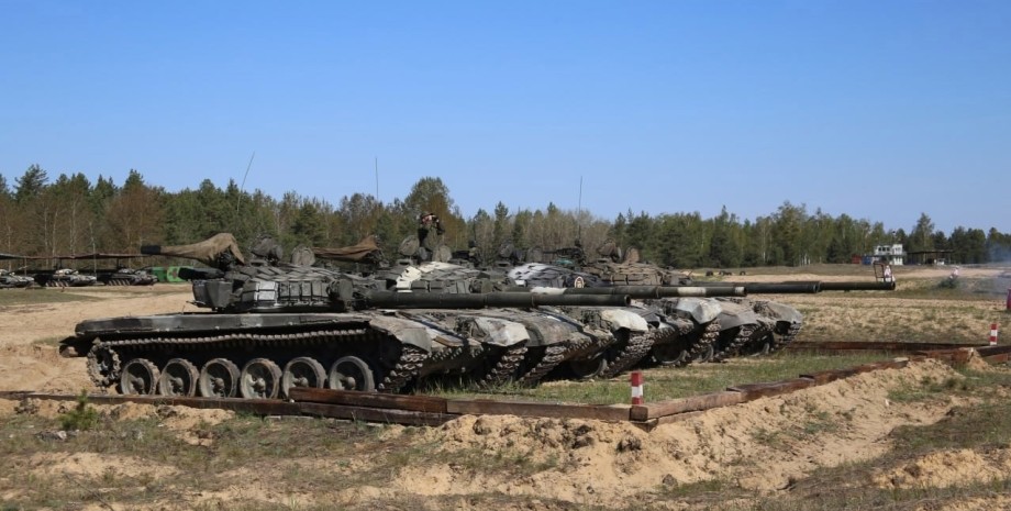 Танки Т-72Б армії Білорусі