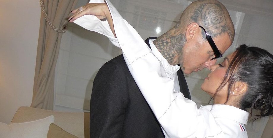 Кортни Кардашьян, Трэвис Баркер