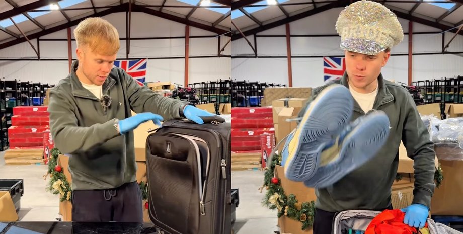 Чоловік тримає кросівки і предмети зі знайденої валізи під час розпакування багажу