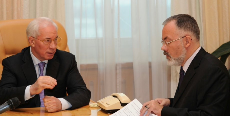 Азаров, Табачник