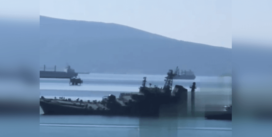 підбитий десантний корабель, десантний корабель, Оленегорський гірник, корабель