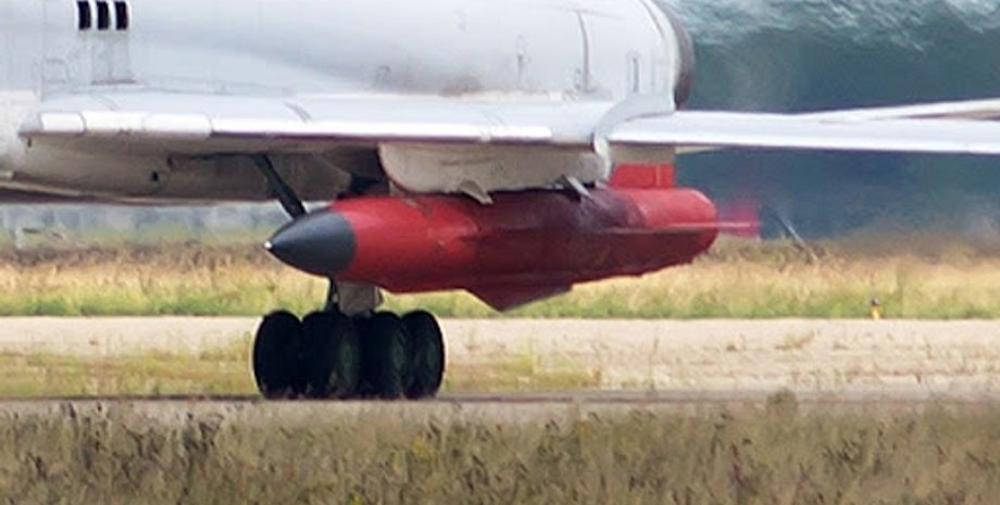 Российский бомбардировщик с новой ракетой