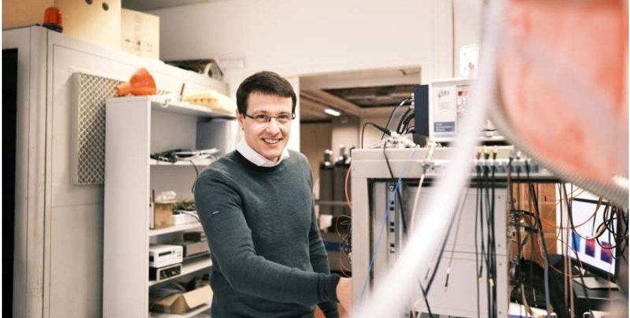 Микаэль Перрин, ученый, физик, электрогенератор