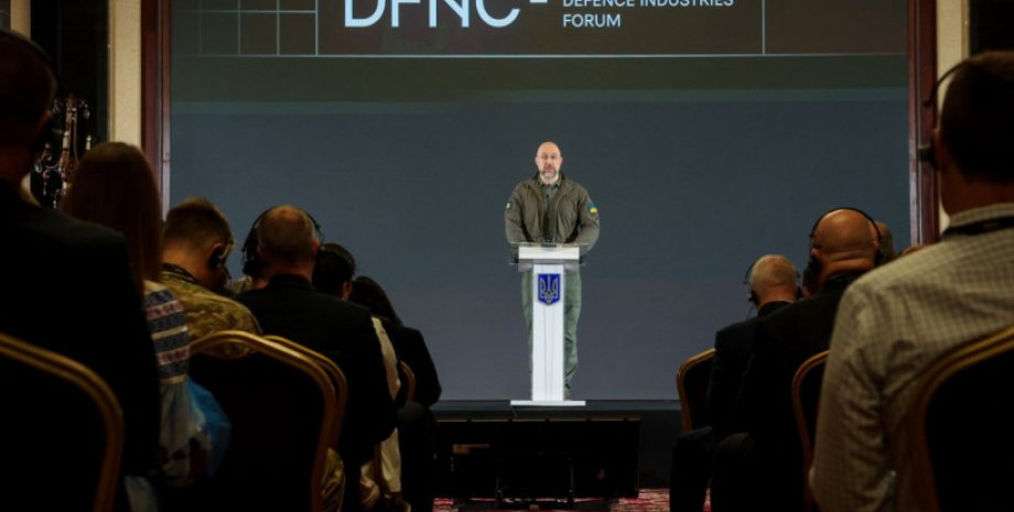 Денис Шмыналь на Международном форуме оборонных индустрий Денис Шмыгаль, премьер-министр, Шмыгаль