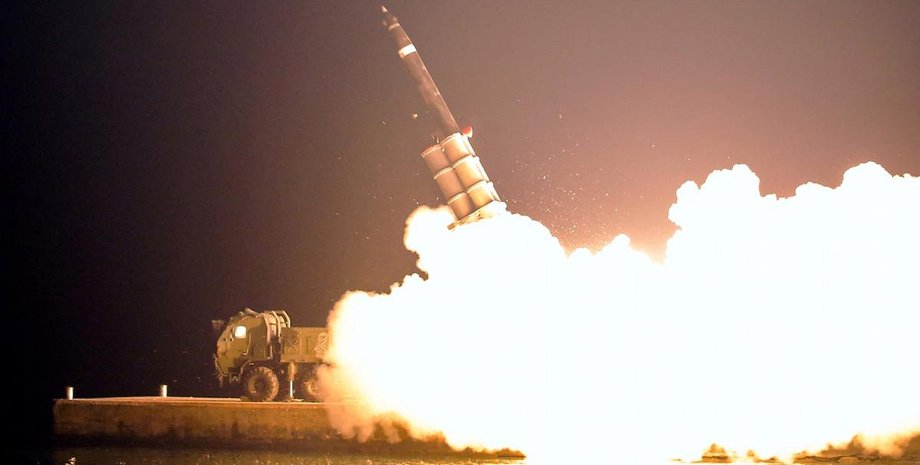 пуск ракеты корея, северная корея ракеты, кндр ракеты