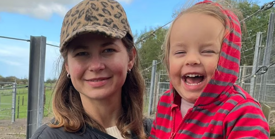 Беженка вернулась в Украину, чтобы полечить зуб, Наталья Негреба, стоматология, скандал, курьезы, Великобритания, фото