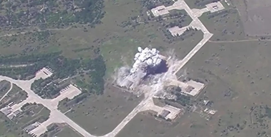 Los golpes de los misiles balísticos de Iskander en el aeródromo 