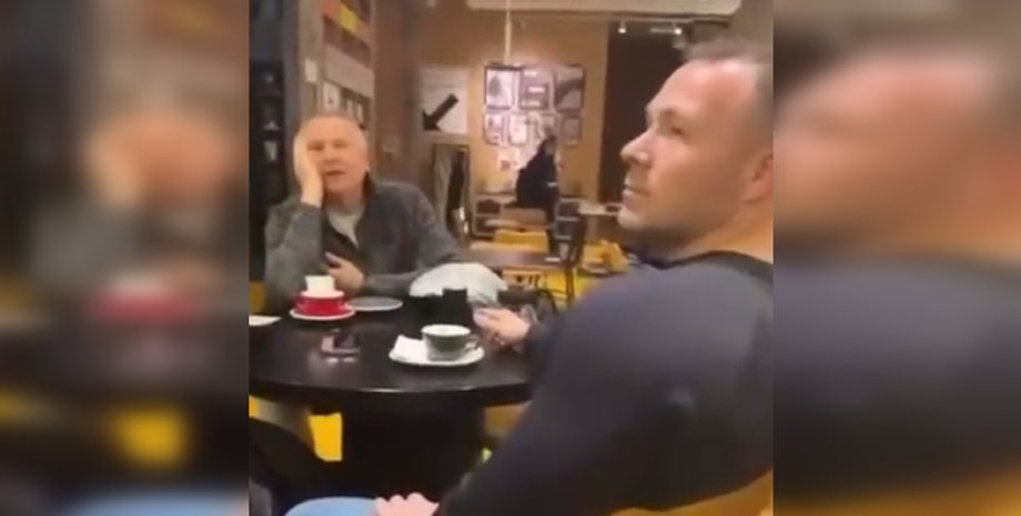 Киев, книжный магазин Сэнс, Сэнс Крещатик, мужчины