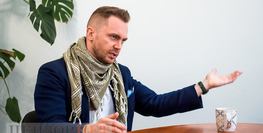 Михайло Жернаков надав довідку, що працює викладачем у КШЕ на 0,75 ставки