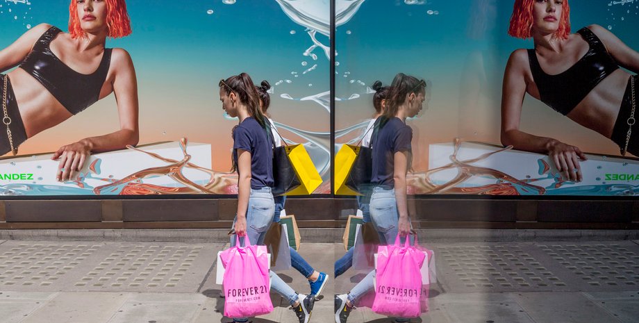 девушки с покупками, реклама