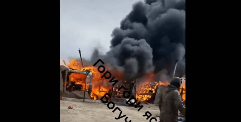 пожежа на військовій базі, горить наметовий табір на кордоні з Україною