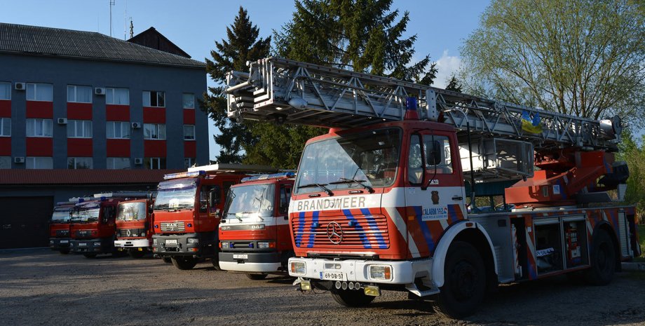 пожарные авто, пожарные автомобили, гуманитарная помощь, пожарные Mercedes-Benz, Iveco Magirus