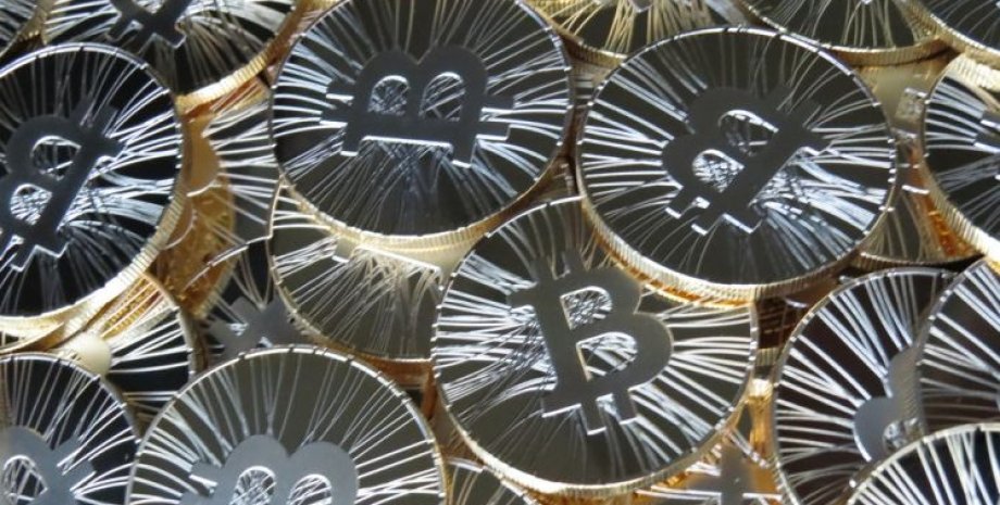 Фото: Physical bitcoin statistic coin Antana